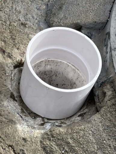 후진 차량으로 파손된 정화조 에어벤트 PVC 배관 수리 - 광주광역시 배관 시공 사진 4